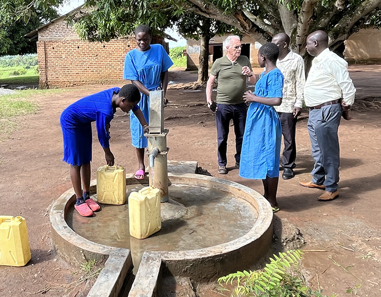 Nakavumbi, Uganda